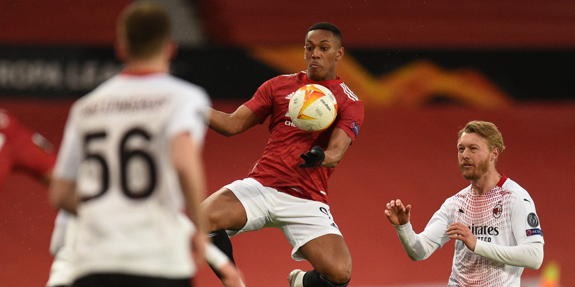 Martial face au défenseurs du Milan AC lors du match aller des 8es de finale de Ligue Europa, le 11 mars 2021 à Old Trafford, Manchester