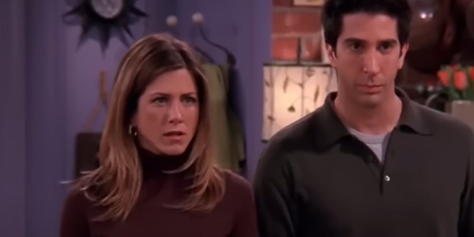 Rachel (Jennifer Aniston) et Ross (David Schwimmer) dans la série "Friends". 