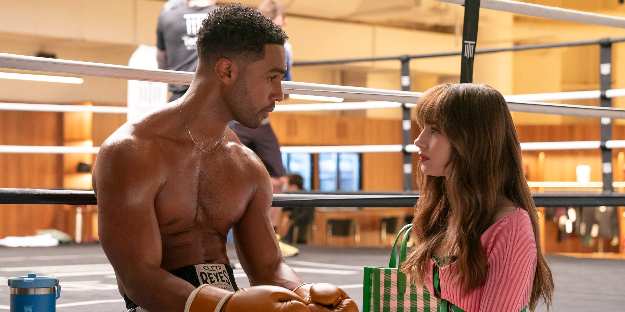Retrouvez Lucien Laviscount (Alfie) et Lily Collins (Emily) dès le 15 août 2024 dans la première partie de la saison 4 d'"Emily in Paris" sur Netflix.
