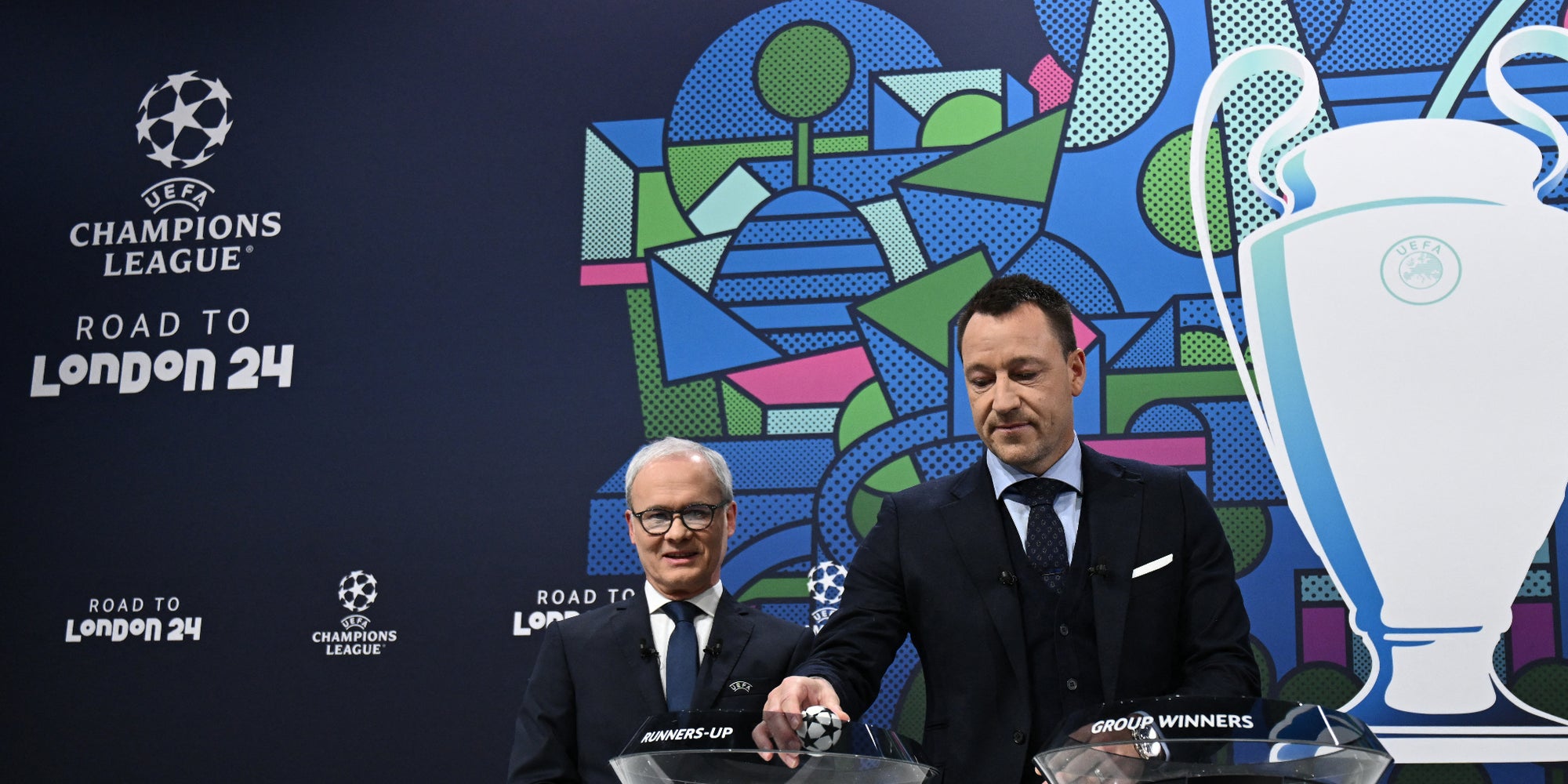 L'ancien joueur de Chelsea John Terry, chargé du tirage au sort des huitièmes de finale de la Ligue des Champions 2023-24.