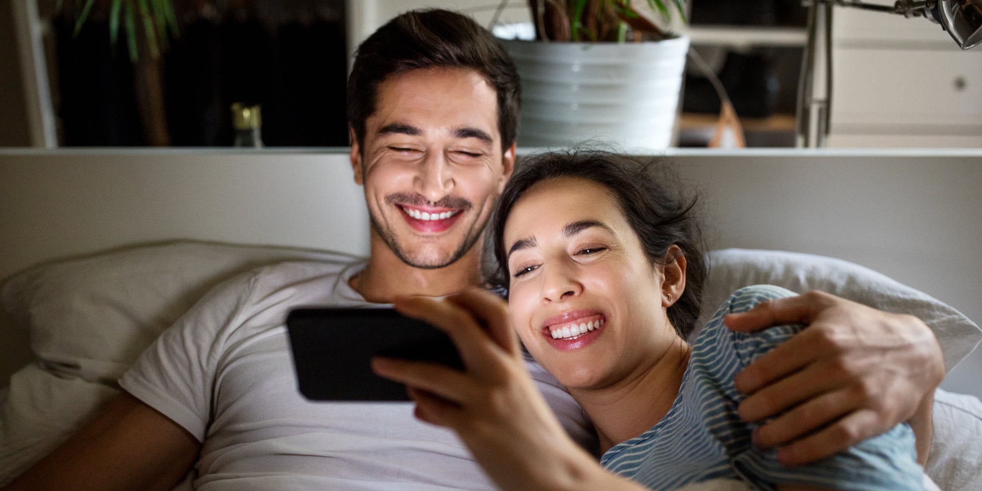 La télévision, c'est aussi sur votre smartphone avec l'application SFR TV 8.