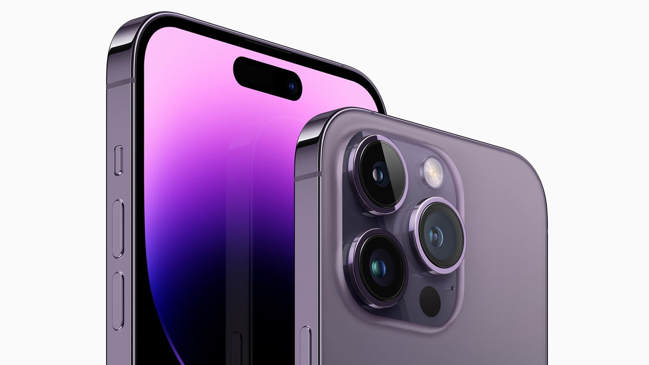 Les iPhone 14 Pro et iPhone 14 Pro Max, dans leur nouveau coloris "violet intense", avec le système de caméra TrueDepth en forme de pilule.