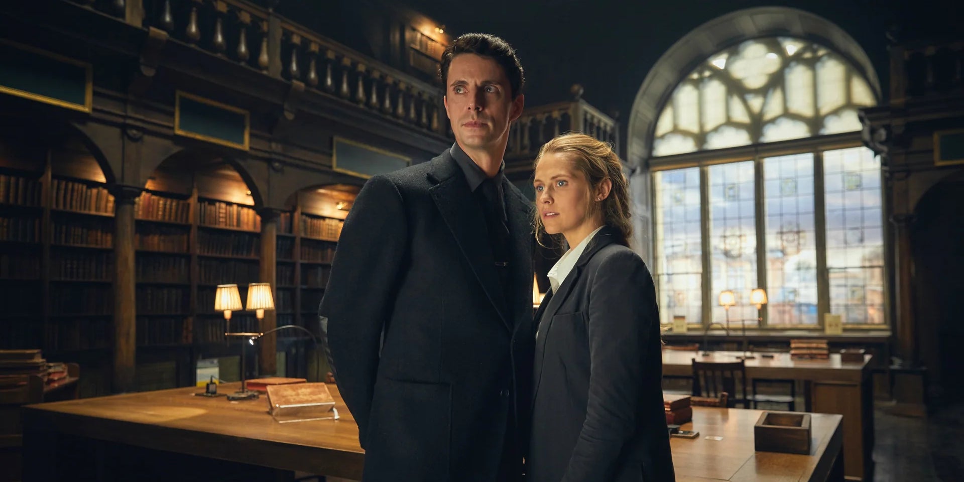 Matthew Goode et Teresa Palmer sont de retour dans l'ultime saison 3 d'"A Discovery of Witches" sur SYFY.
