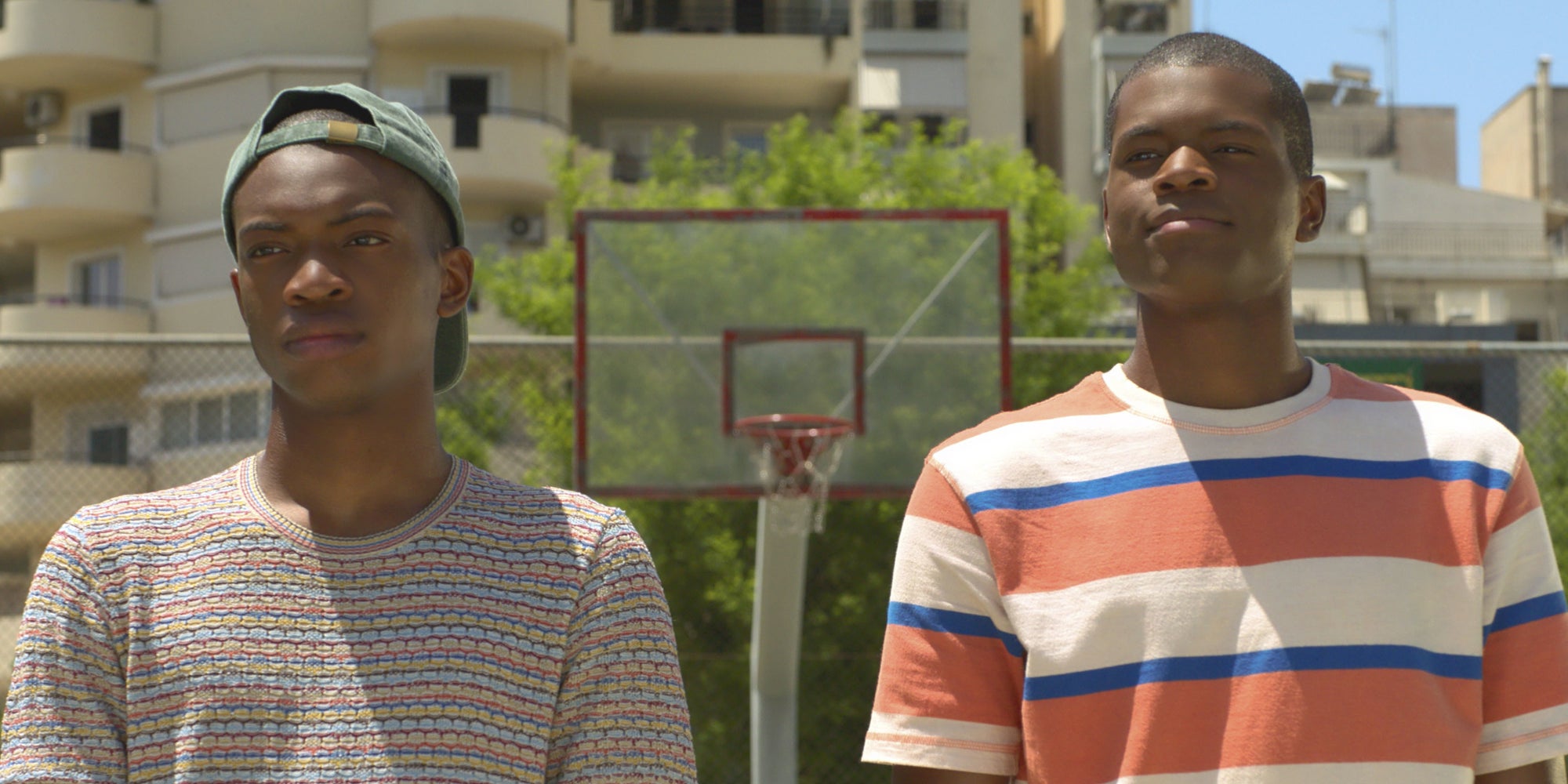 Eux-mêmes frères dans la vraie vie, Ral et Uche Agada incarnent les deux frères des Milwaukee Bucks, Thanásis et Giannis Antetokounmpo dans "Rise" pour Disney+.