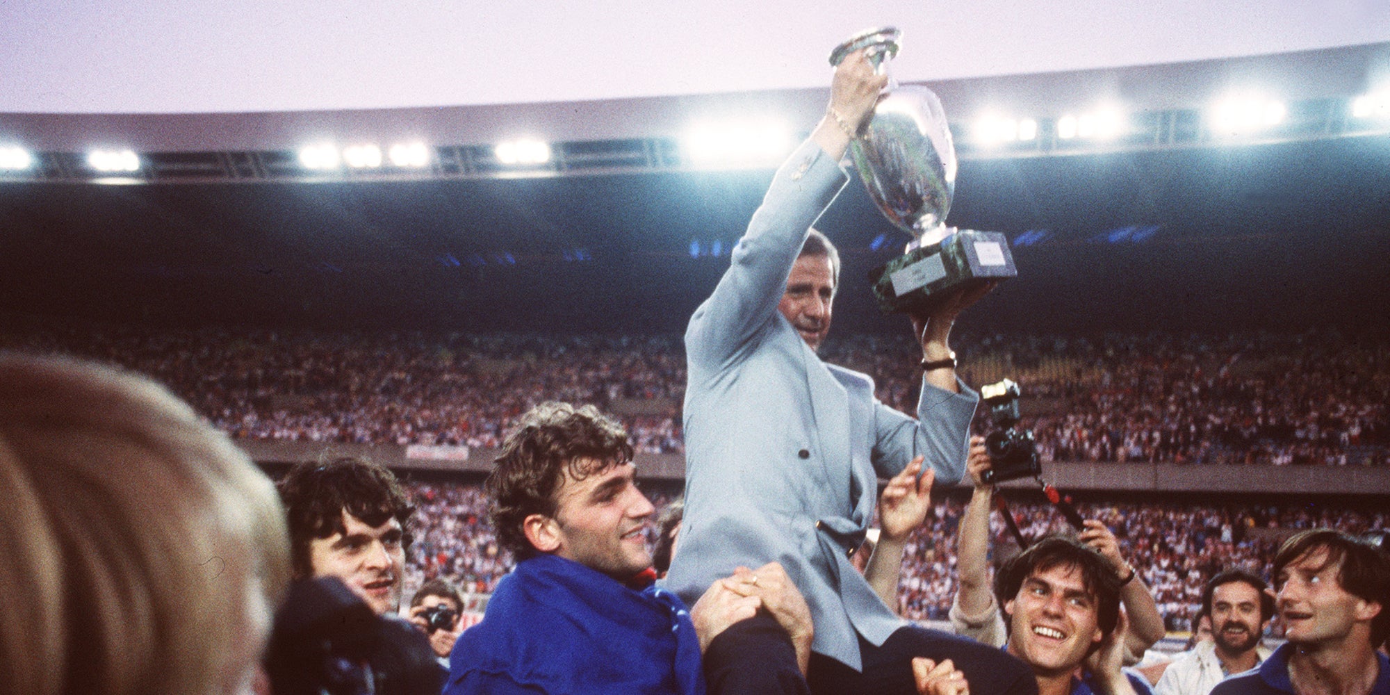 Michel Hidalgo lors de la victoire de l'Équipe de France en finale de l'Euro 1984, le 27 juin 1984 à Paris