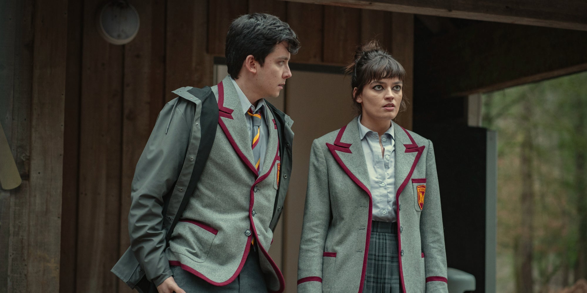 Asa Butterfield et Emma Mackey dans les rôles d'Otis et Maeve, le couple emblématique de "Sex Education".