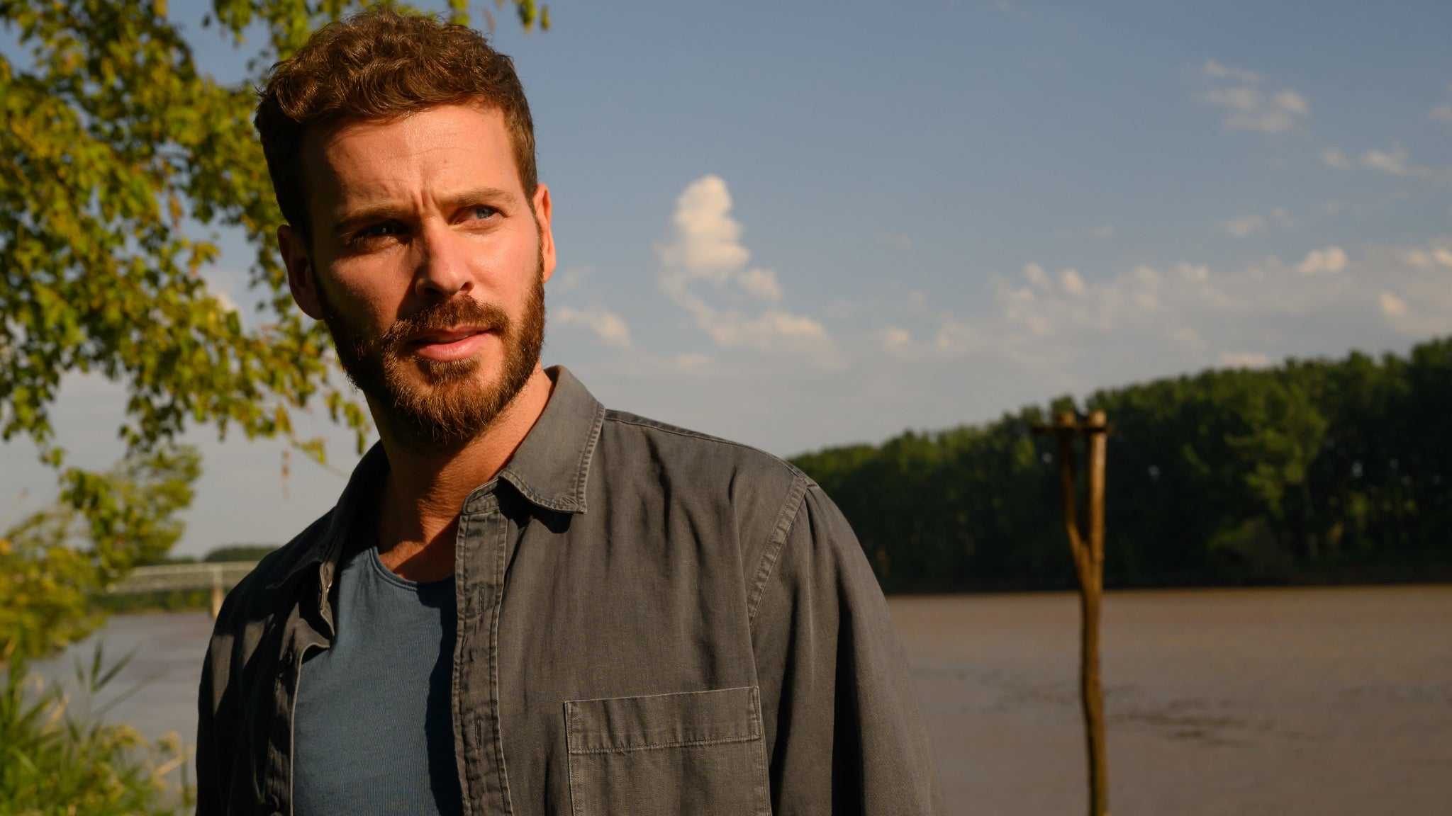 Matt Pokora joue Axel, l'un des personnages principaux du téléfilm "Le Premier oublié".