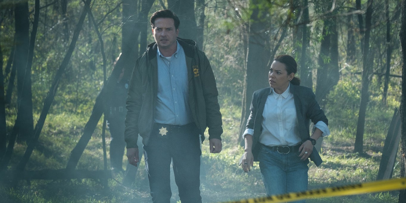 Aden Young et Gloria Garayua enquêtent sur un tueur en série dans "Reckoning".