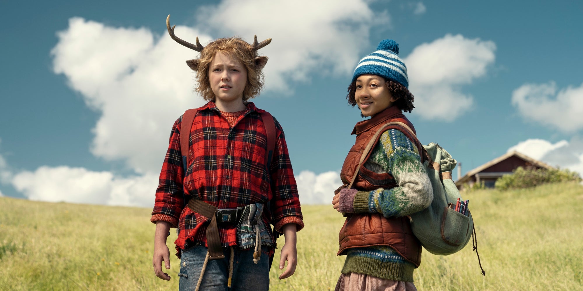 Christian Convery dans le rôle de Gus et Naledi Murray dans celui de Wendy dans la série "Sweet Tooth". 