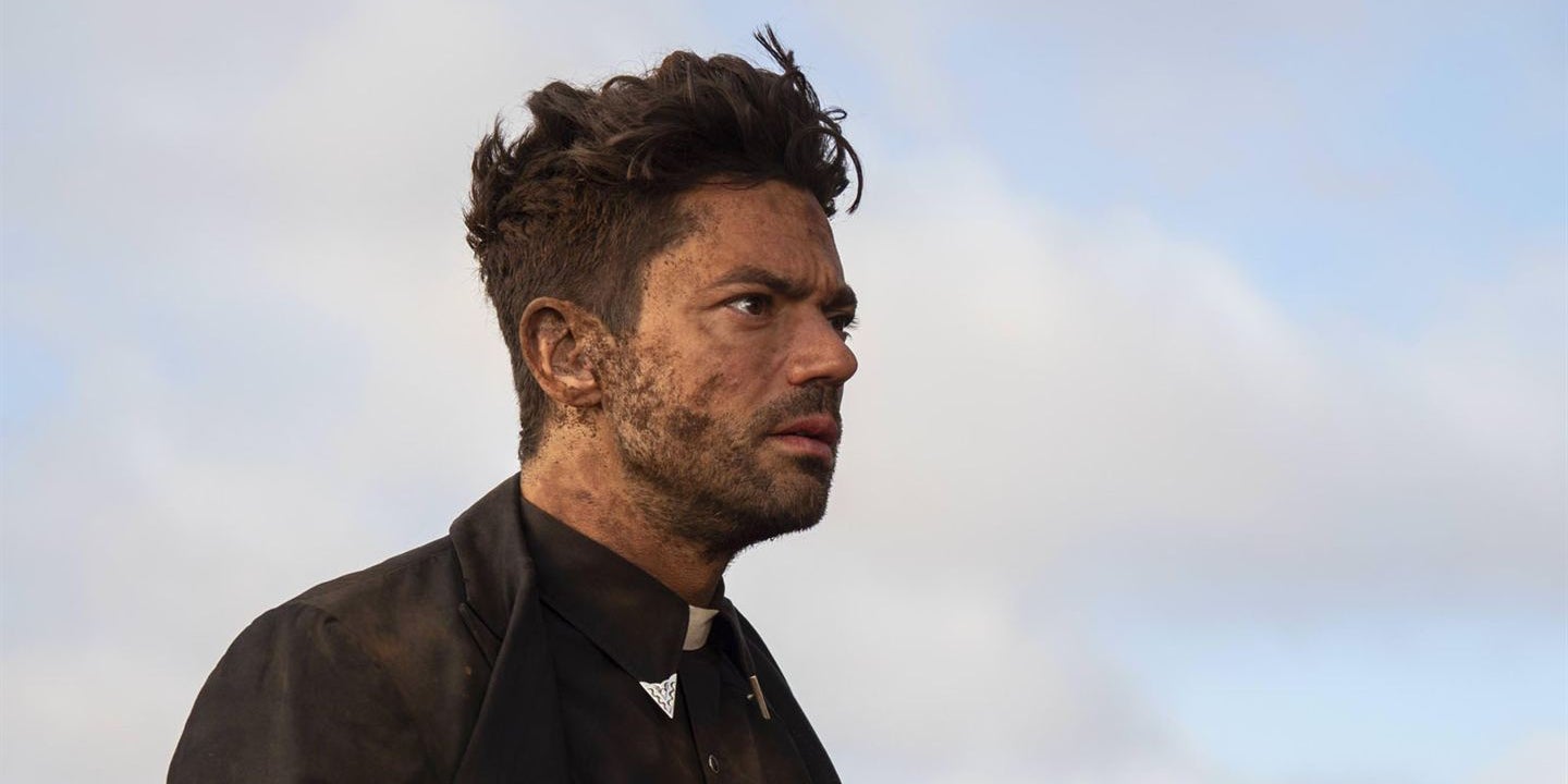 Le révérend Jesse Custer vient délivrer son dernier sermon, pour la messe finale de la série "Preacher".