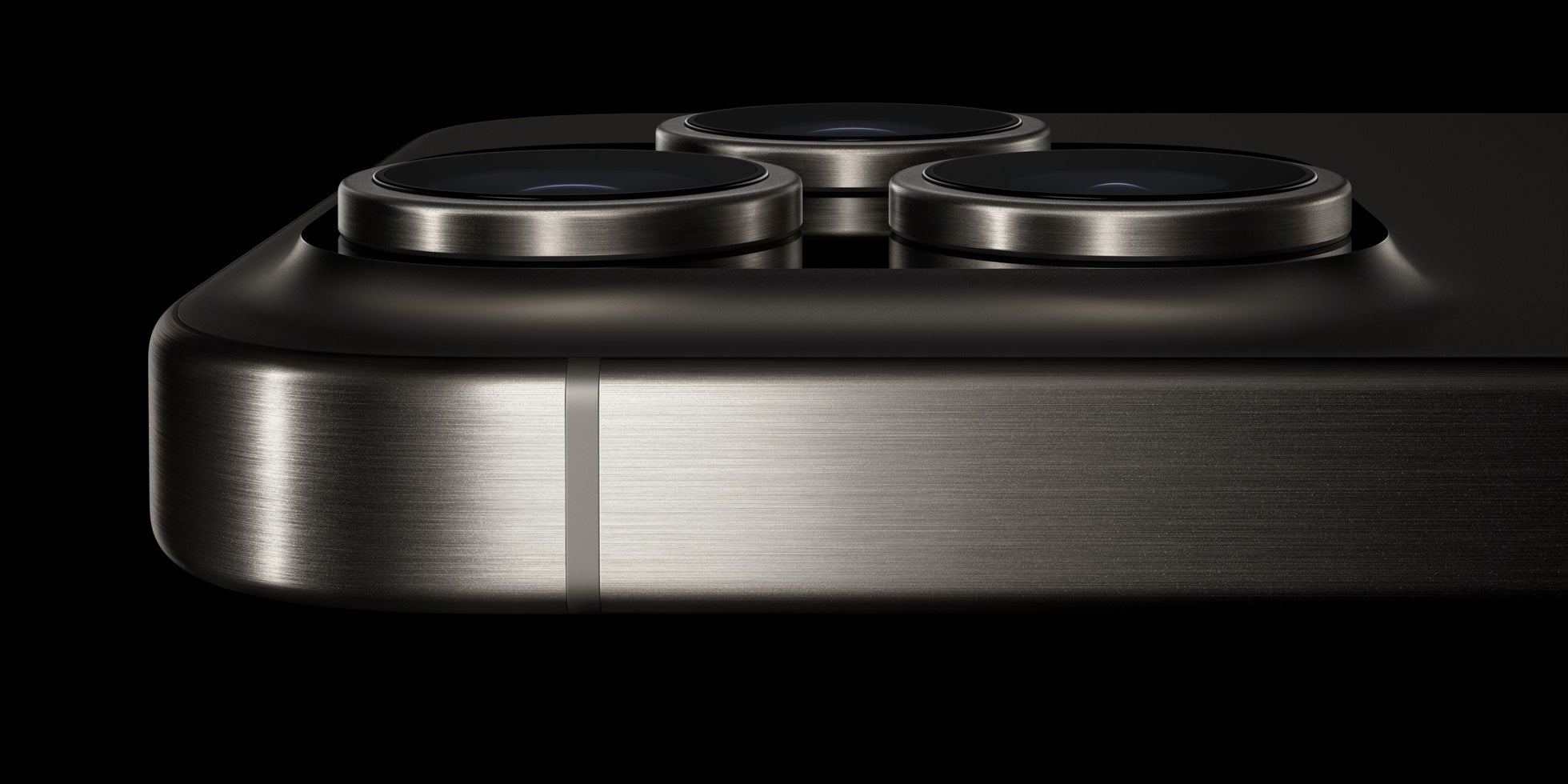 Découvrez l'iPhone 15 Pro et son revêtement en titane. 