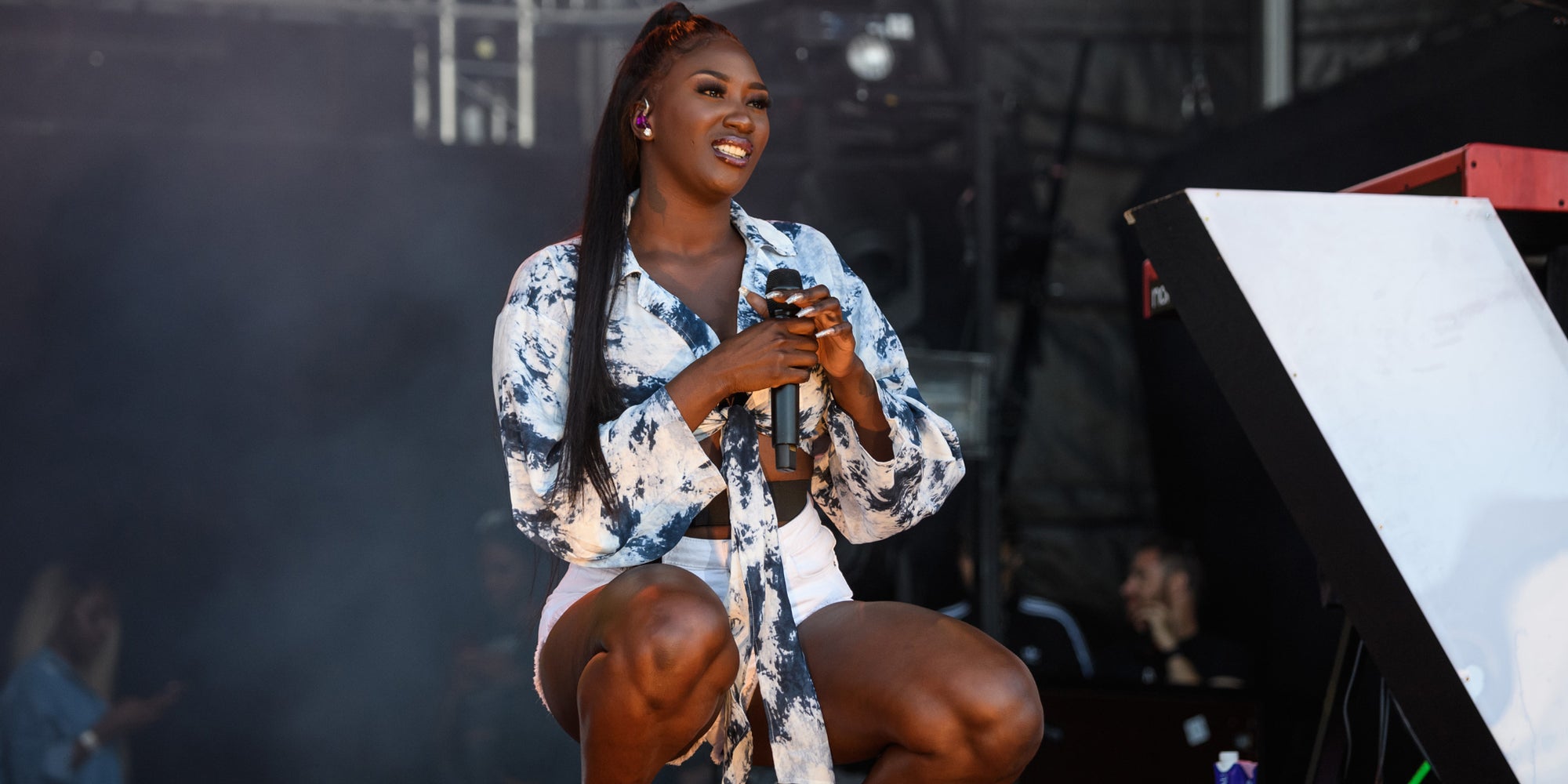 Aya Nakamura durant son concert au Festival des Vieilles Charrues, le 12 juillet 2019