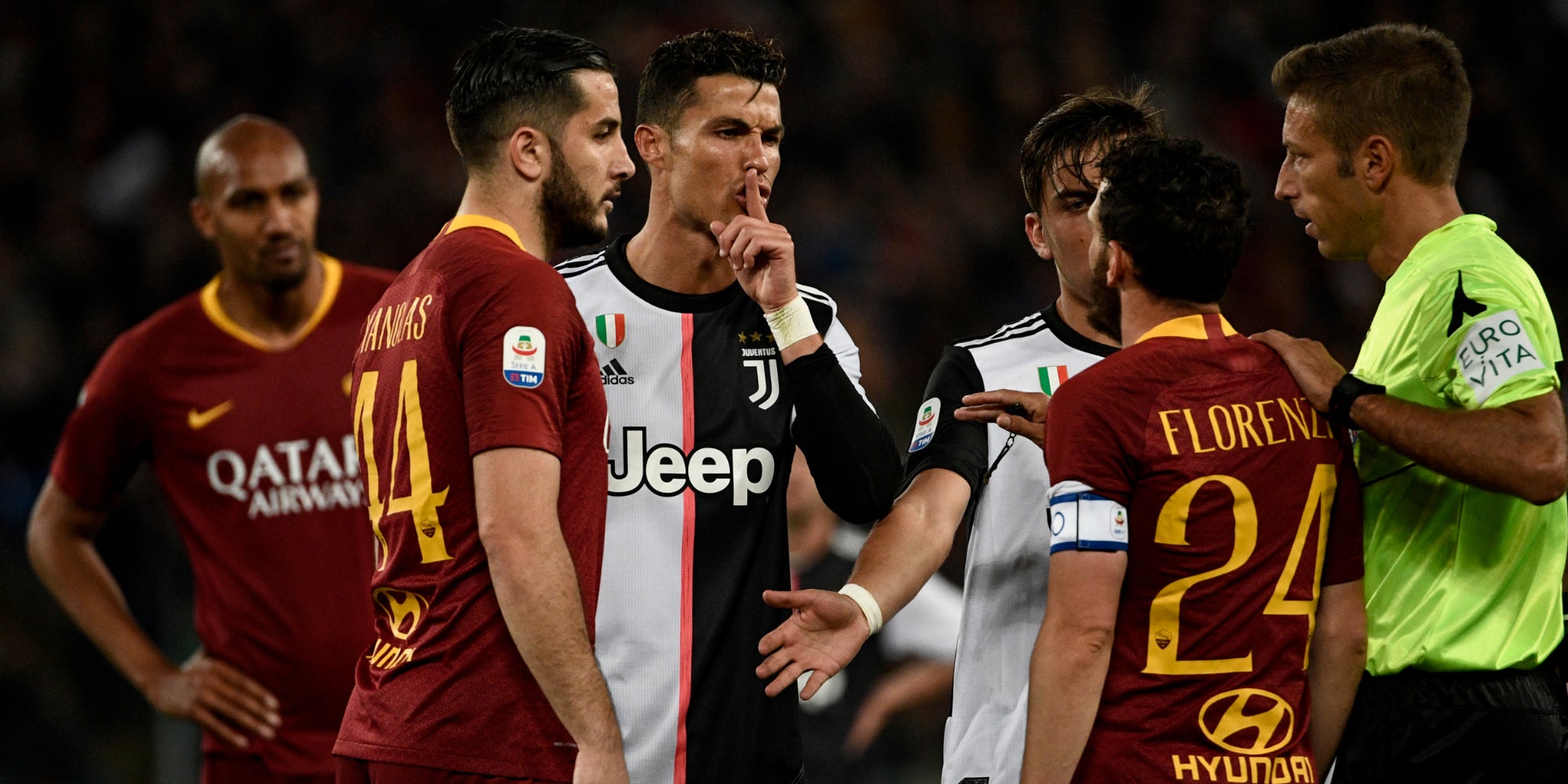 Cristiano Ronaldo échange des mots doux avec Florenzi de l'AS Roma, le 12 mai 2019 à Rome
