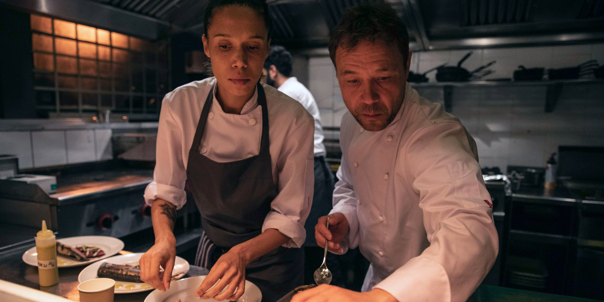 Vinette Robinson et Stephen Graham dans ''The Chef, la série'', à découvrir sur Canal+ et myCANAL.