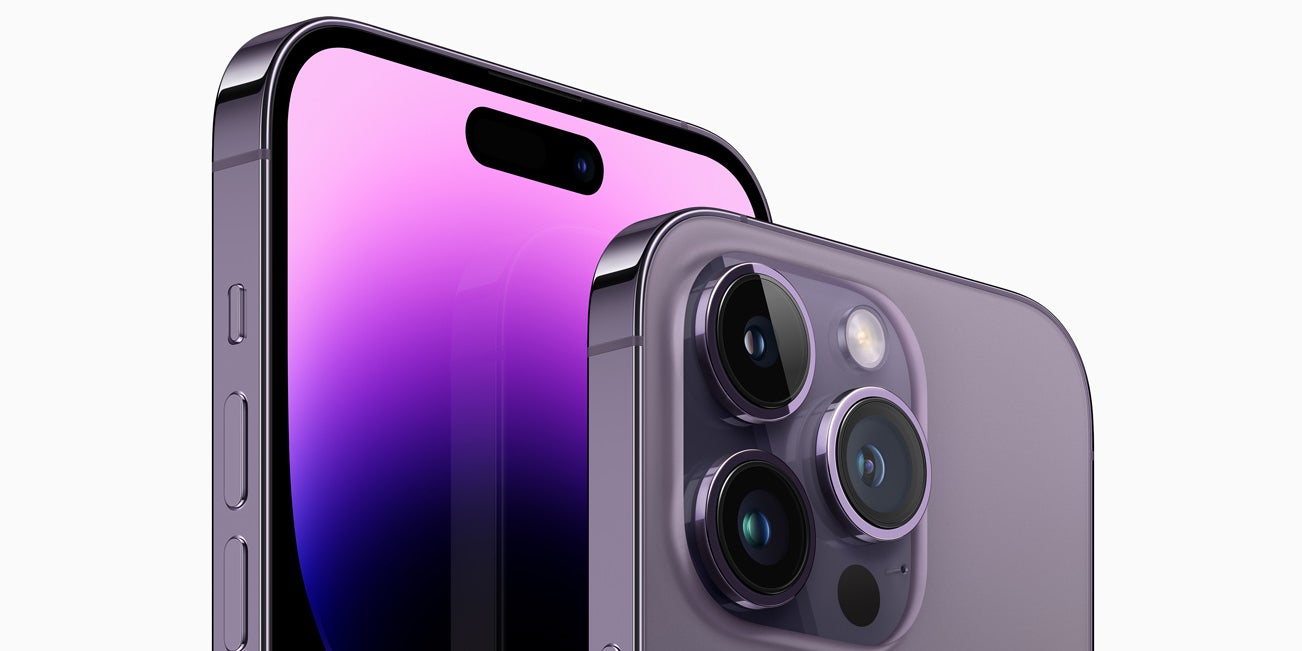Les iPhone 14 Pro et iPhone 14 Pro Max, dans leur nouveau coloris "violet intense", avec le système de caméra TrueDepth en forme de pilule.