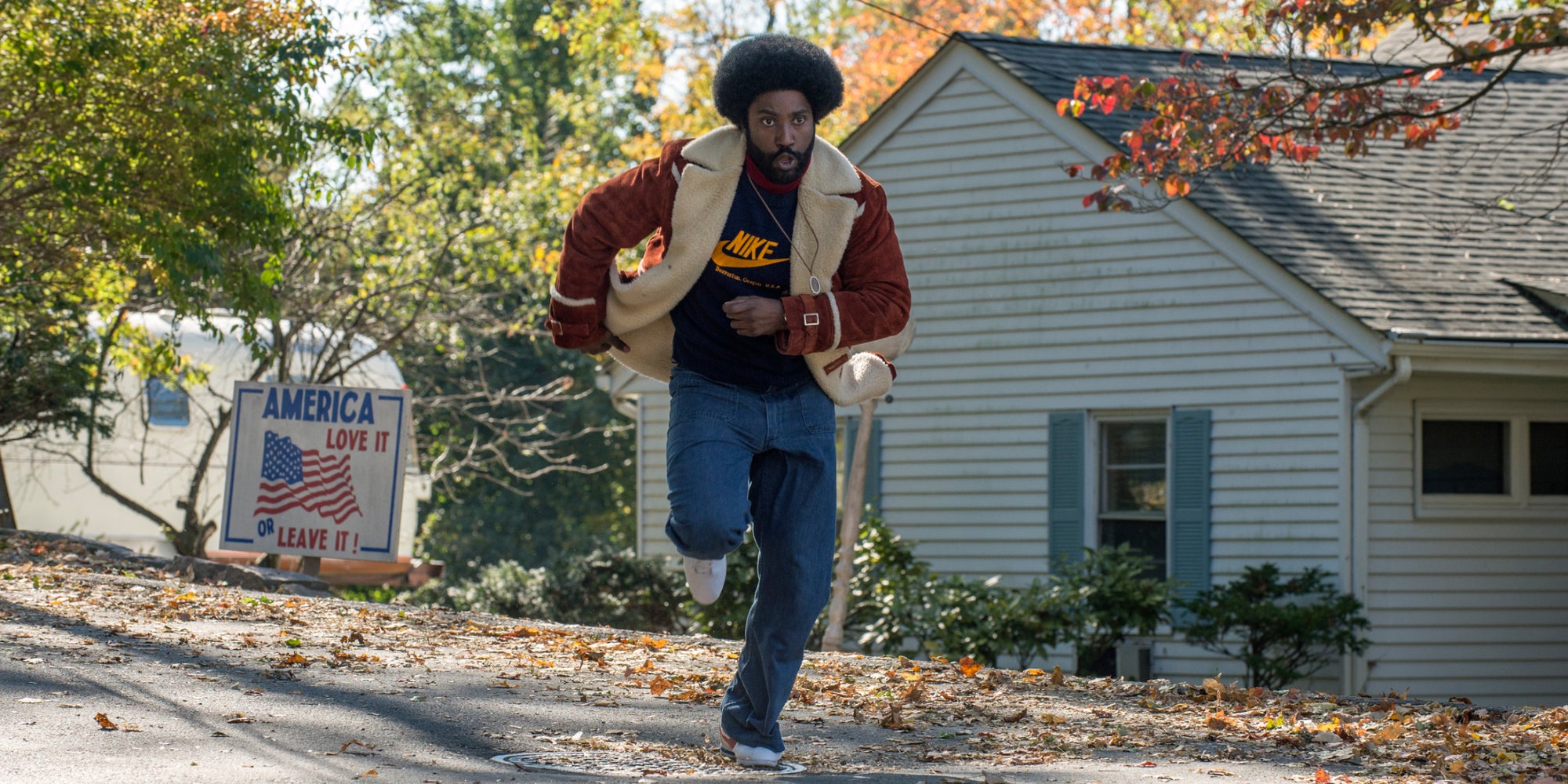 John David Washington dans BlacKkKansman : j'ai infiltré le Ku Klux Klan de Spike Lee sur OCS