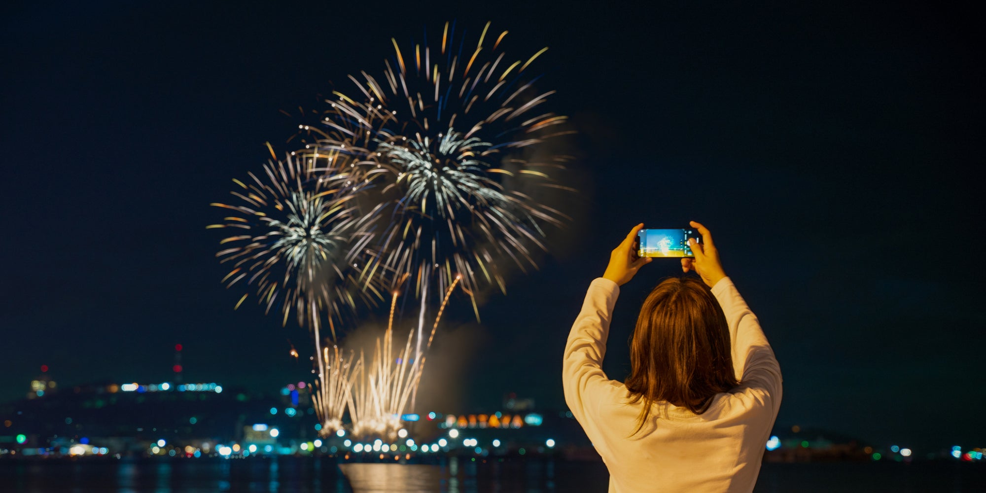 Voici 5 astuces pour réussir vos photos de feux d'artifice à coup sûr.