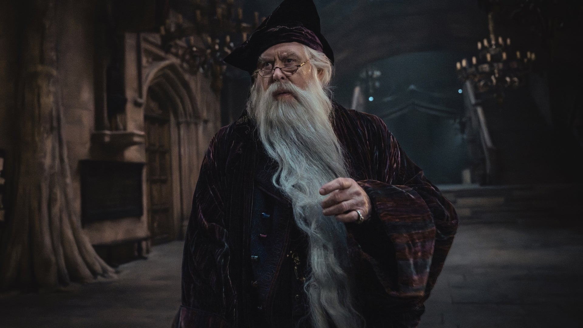 John Lithgow dans la peau d'Albus Dumbledore dans la série "Harry Potter".