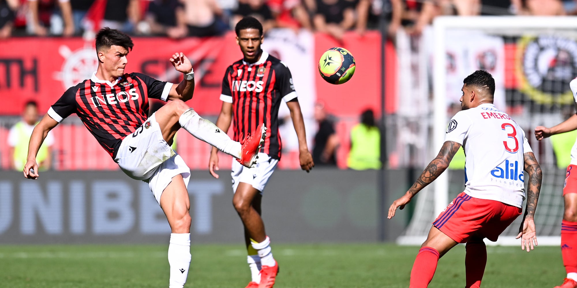 Les joueurs de Nce et Lyon lors du match de Ligue 1 du 24 octobre 2021 à l'Allianz Riviera, Nice