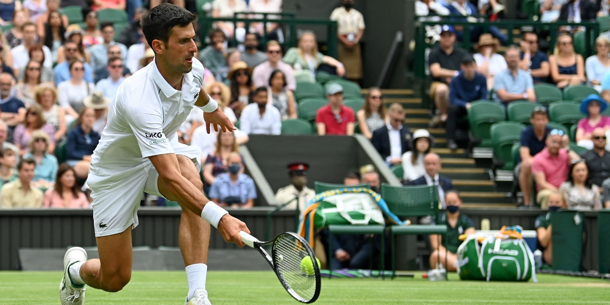 Novak Djokovic en quarts de finale de Wimbledon contre Cristian Garin, à Londres, le 5 juillet 2021.