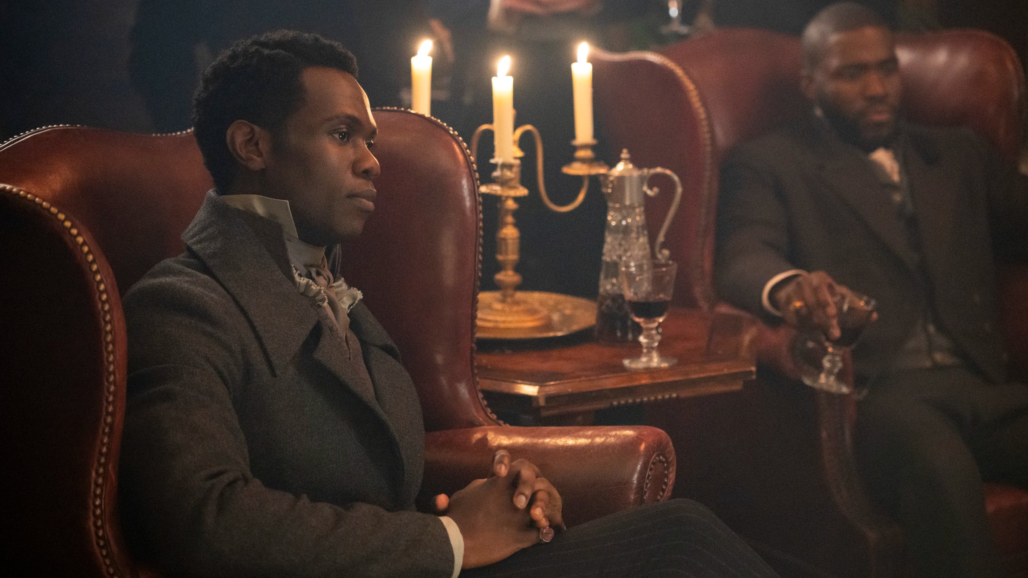 Victor Alli (John Stirling) dans la saison 4 de "Bridgerton".