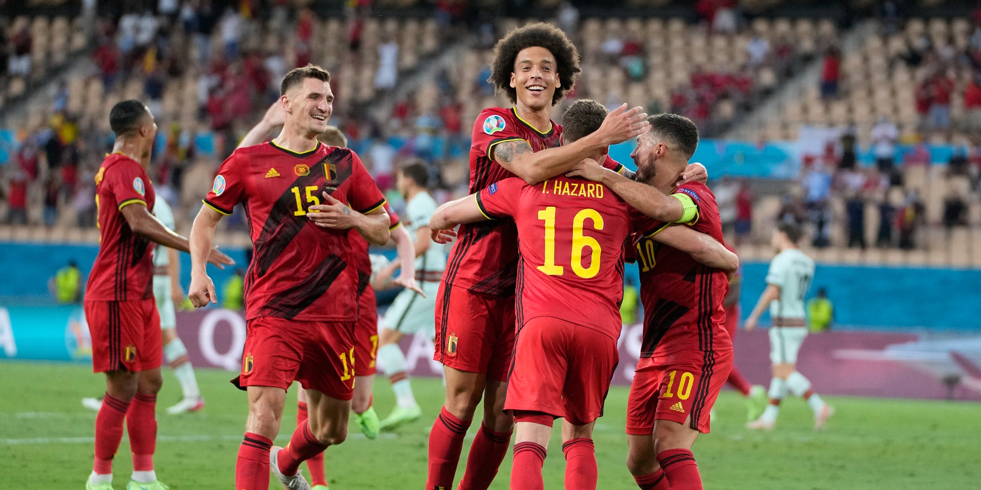 Les joueurs belges exultent après leur victoire contre le Portugal en huitièmes de finale de l'Euro 2020, le 27 juin 2021 à Séville, Espagne