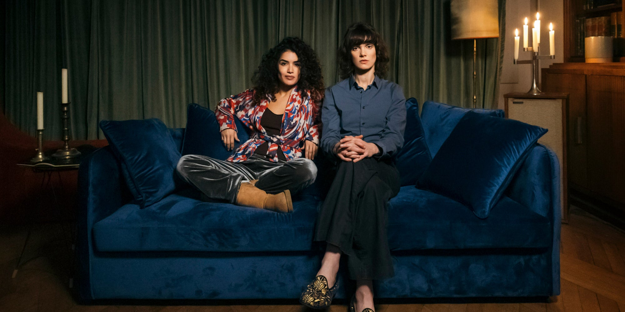 Retrouvez Camille Rutherford et Sabrina Ouazani dans la série "Extra-Lucide" sur CINÉ+ OCS.