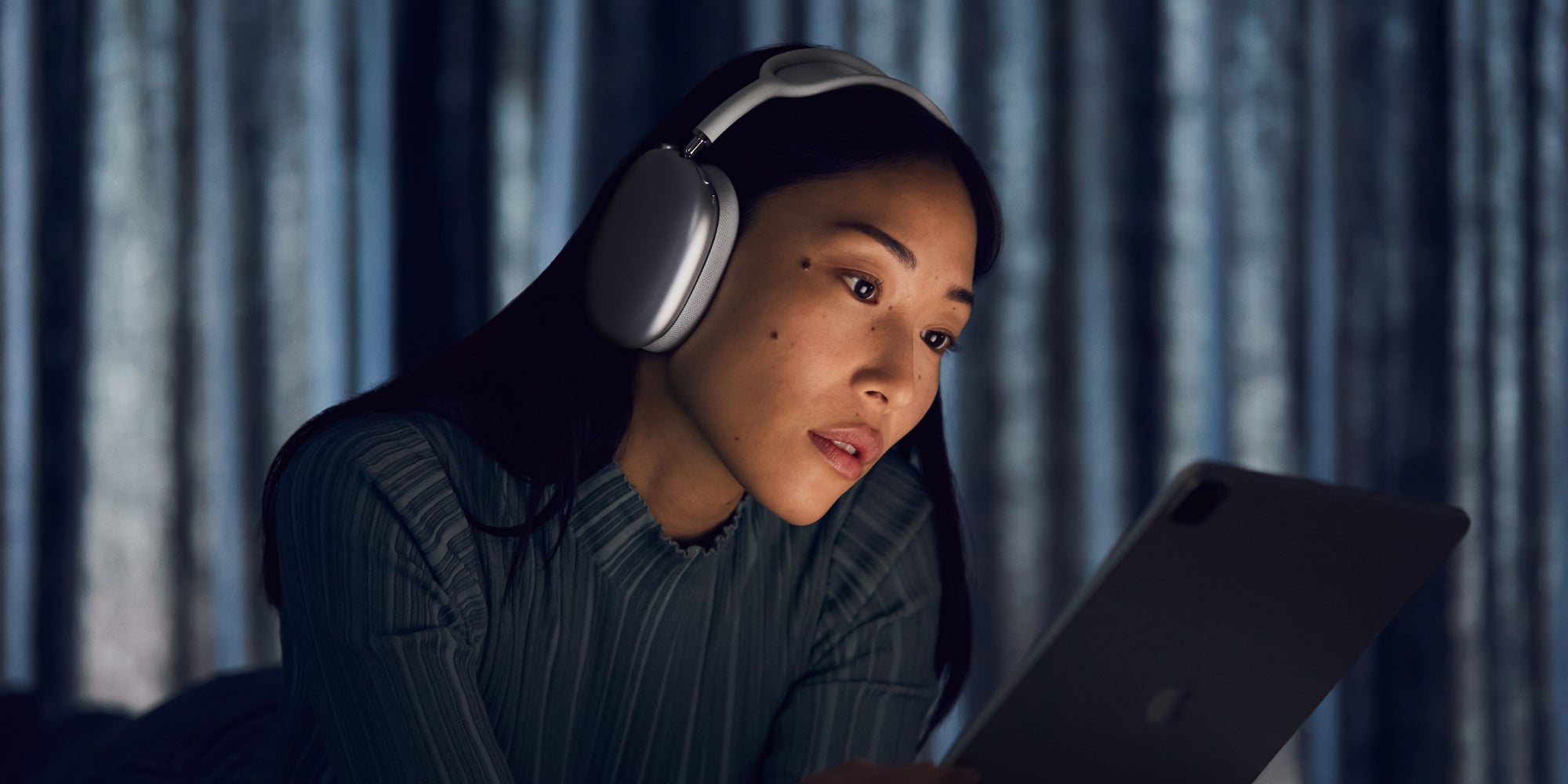 Apple lève le voile sur l'AirPods Max, son premier casque sans fil à réduction de bruit active.