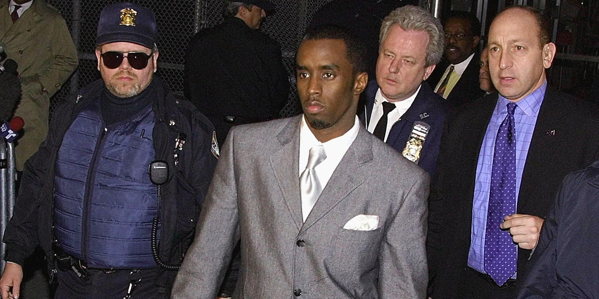 Sean Combs (P. Diddy), sortant du tribunal de la Cour Suprême, le 15 mars 2001 à New York.