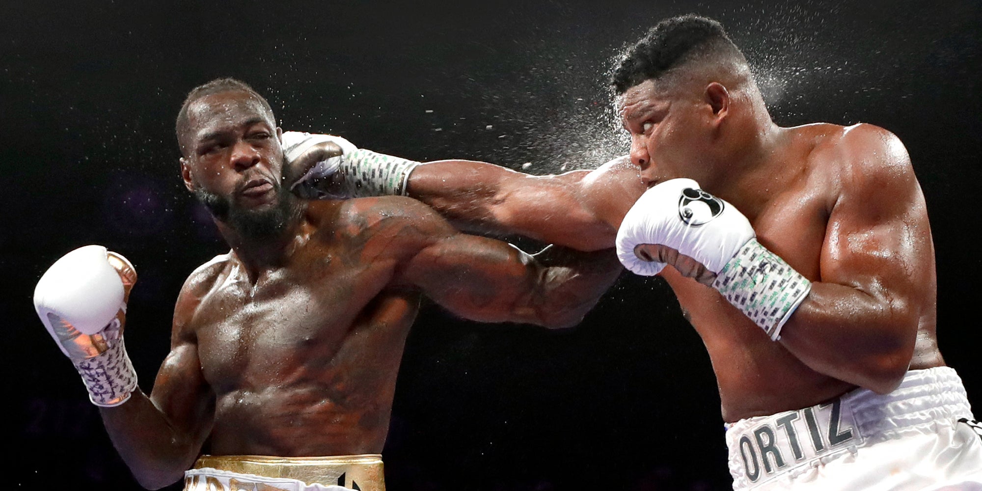 Luis Ortiz (à droite) lors de son combat contre Deontay Wilder, le 23 novembre 2019 à Las Vegas, Nevada