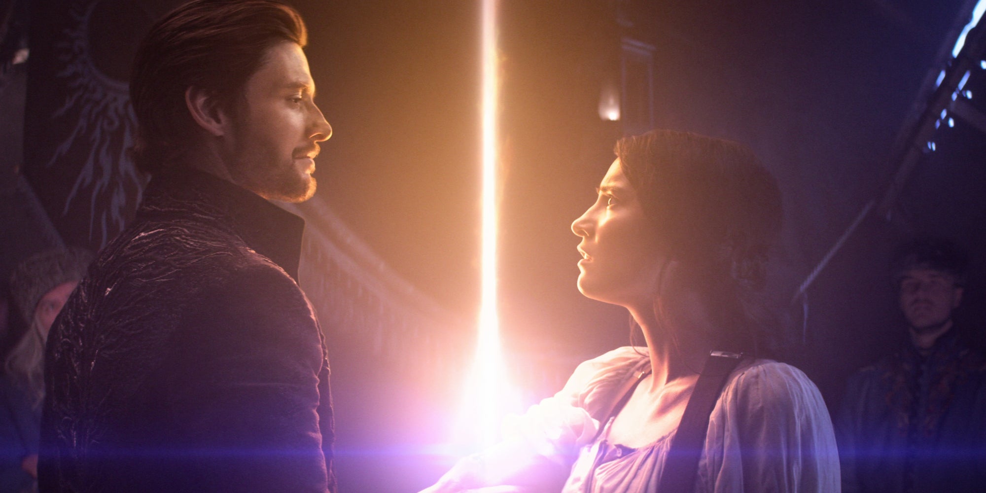 Ben Barnes est le Général Kirigan, et Jessie Mei Li est Alina Starkov dans "Shadow and Bone : La Saga Grisha".