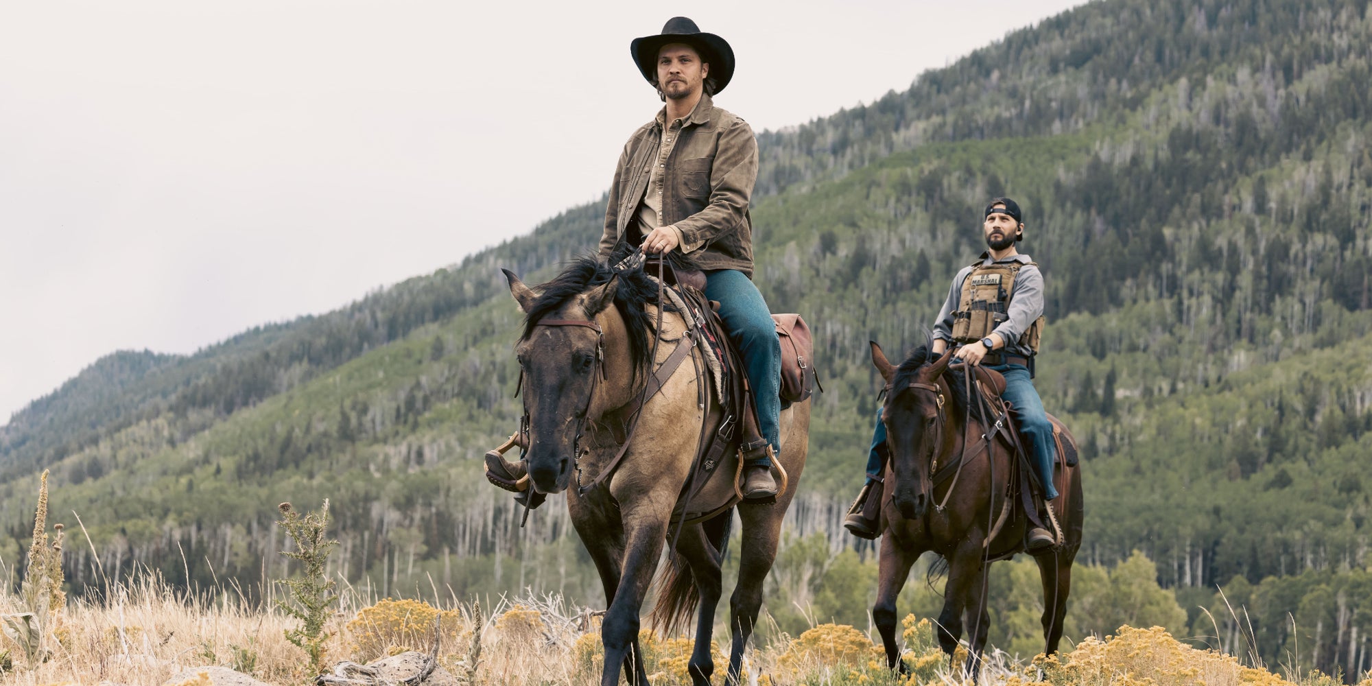 Luke Grimes et Logan Marshall-Green dans le spin-off "Marshals : A Yellowstone Story".