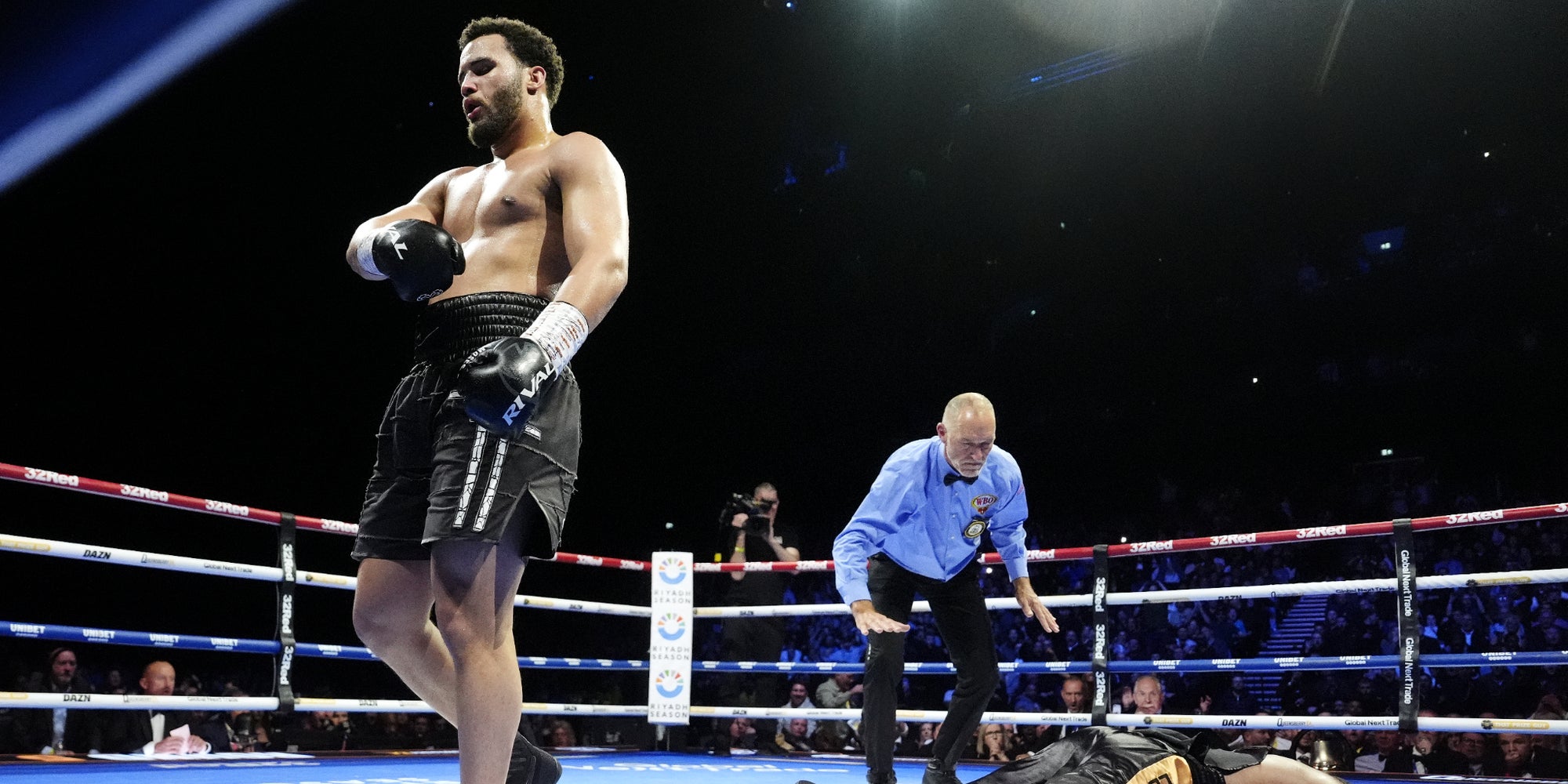 Moses Itauma après avoir mis KO Jermaine Franklin, le 28 mars 2026 à la Co-op Live Arena de Manchester.