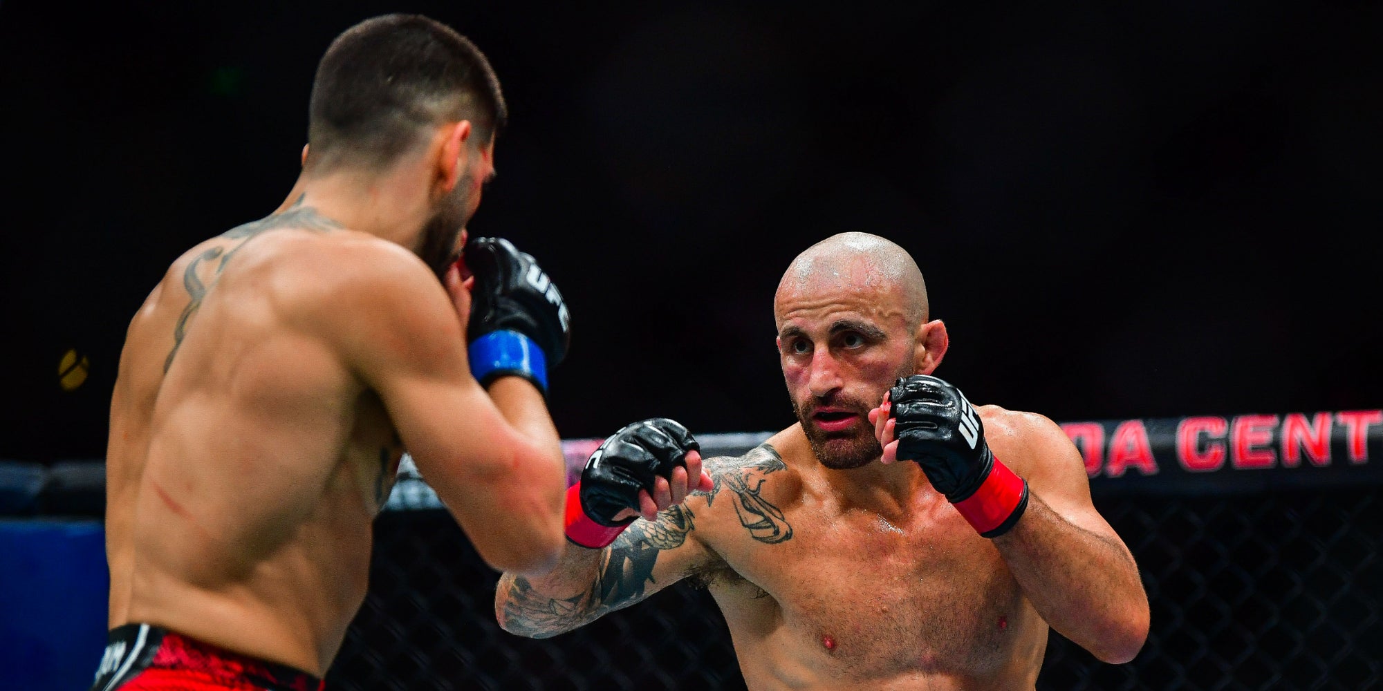 Alexander Volkanovski lors de son dernier combat face à Ilia Topuria, le 17 février 2024 au Honda Center de Anaheim (Californie).