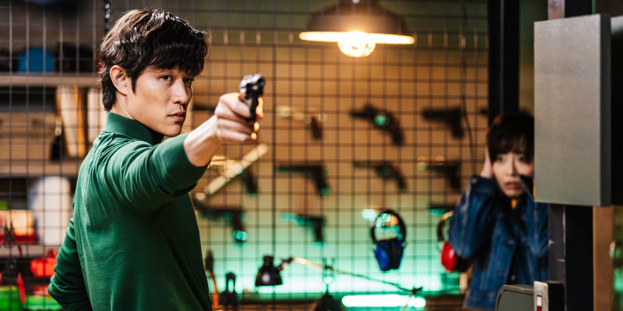 Ryōhei Suzuki dans le rôle de Ryō Saeba, alias Nicky Larson, à voir le 25 avril prochain sur Netflix.