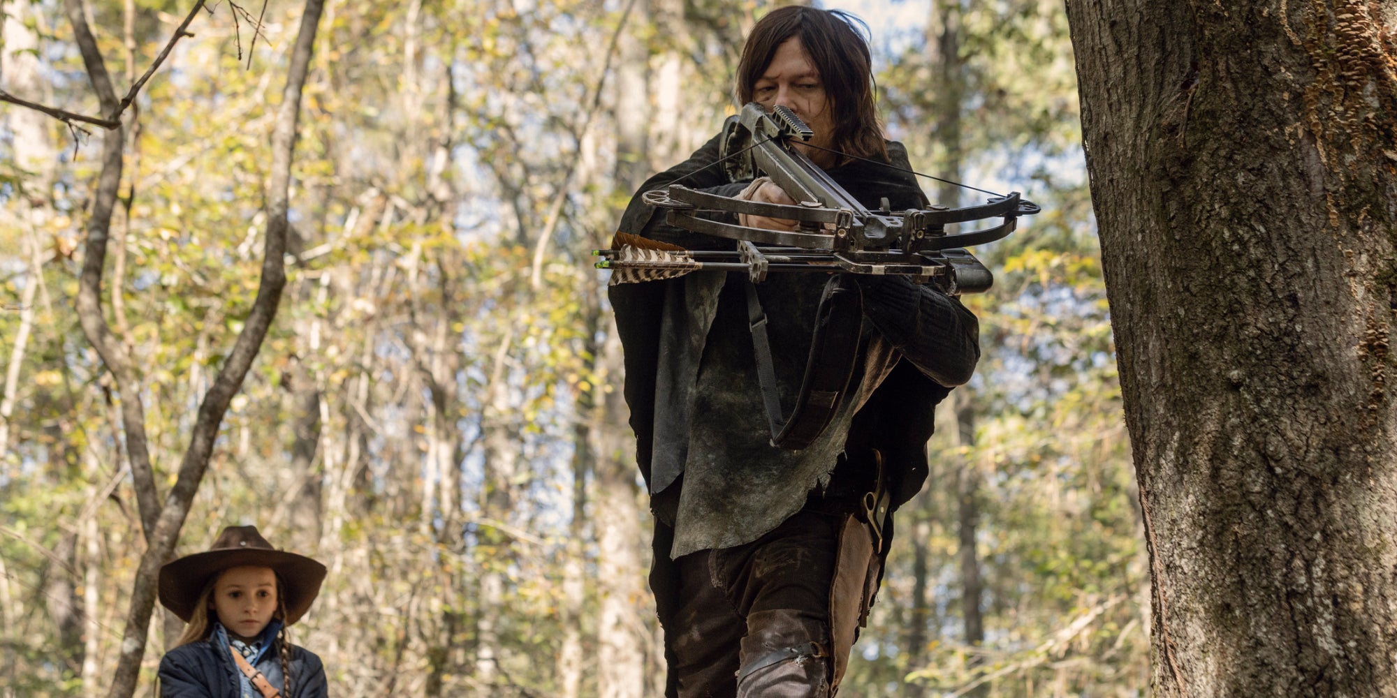 Daryl et Judith jouent à "promenons-nous dans les bois" dans la saison 10 de The Walking Dead sur OCS