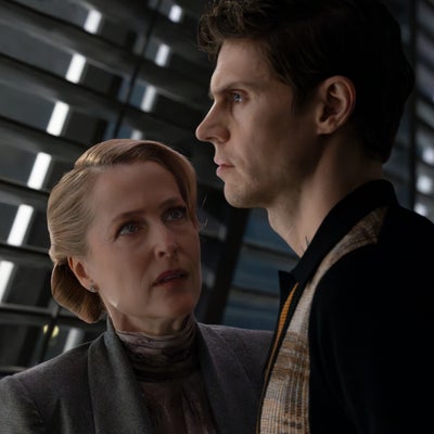Tron Ares : Evan Peters et Gillian Anderson nous parlent nostalgie et IA