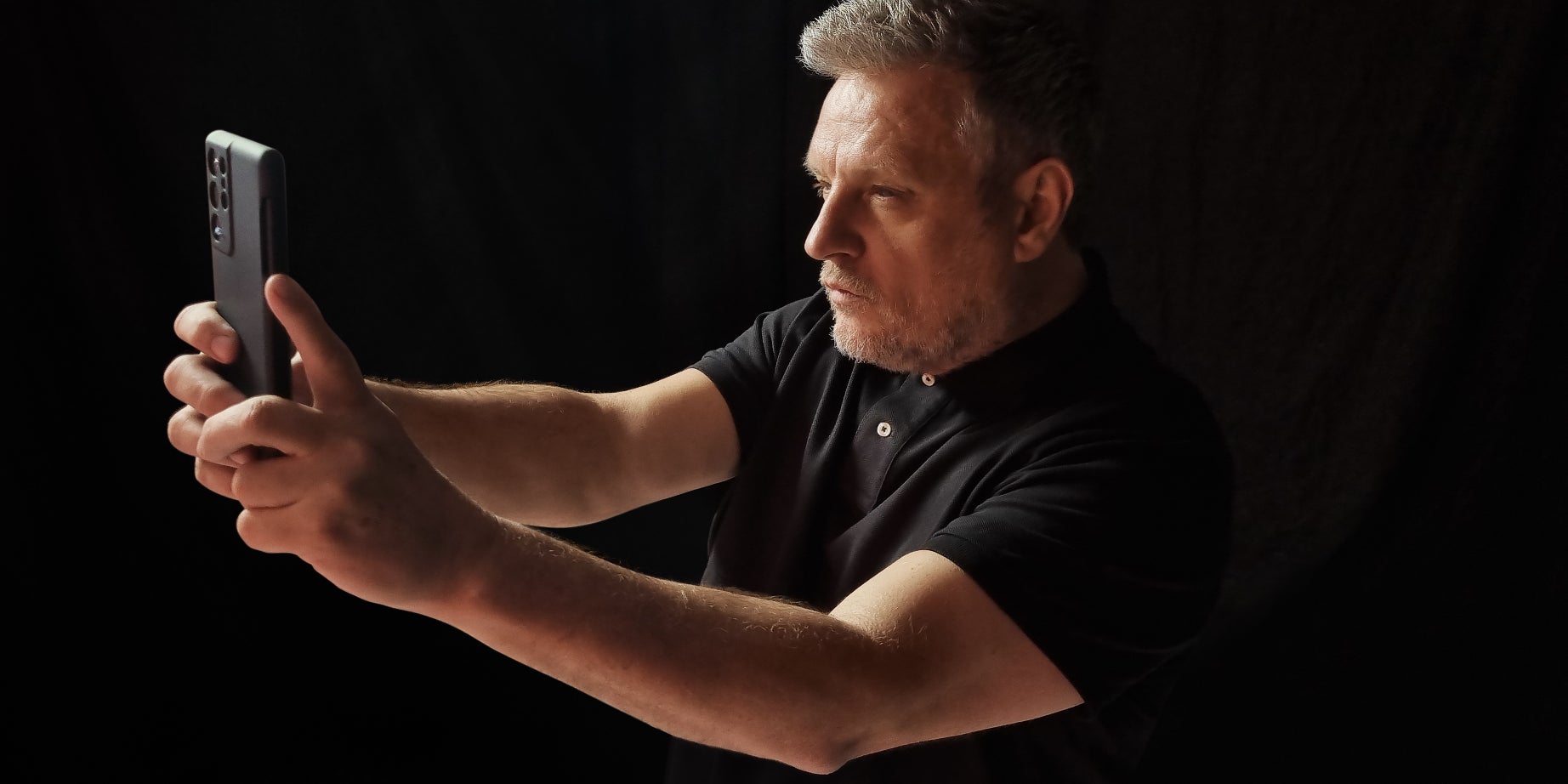 Le Samsung Galaxy S21 (ici en photo) va bientôt voir l'arrivée de son successeur