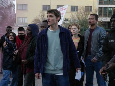 Salade Grecque : saviez-vous que l’acteur Aliocha Schneider était aussi chanteur ?