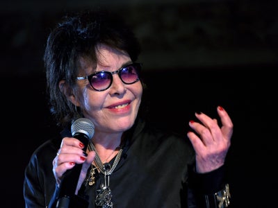 Entre les boums et les bangs, cinq infos sur la chanteuse Dani