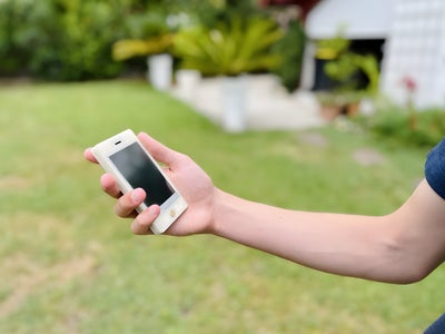 Insolite : à 16 ans, il invente un téléphone à fabriquer soi-même