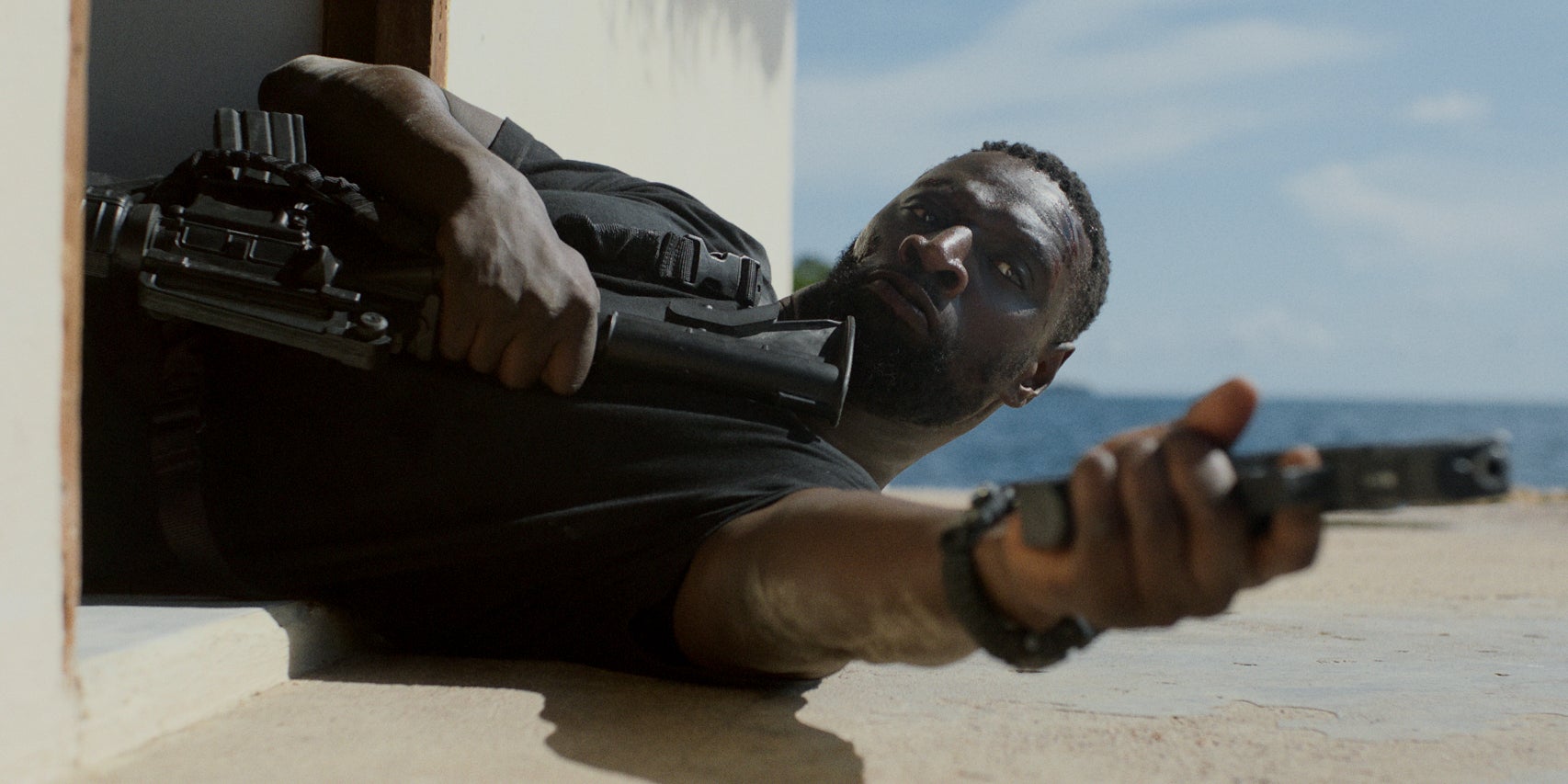 Omar Sy incarne Isaac dans le film d'action "Shadow Force" sur Prime Video ! 