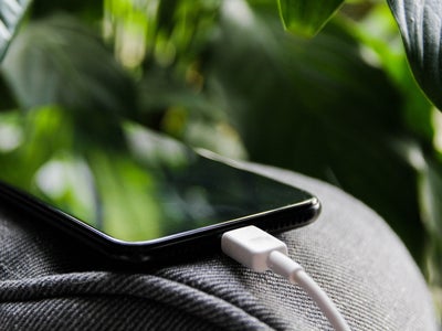 Les batterie de smartphones seront plus solides en Europe grâce au label EPREL