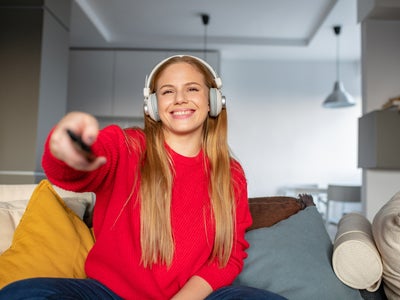 Peut-on connecter des écouteurs ou un casque sans fil à sa TV ?