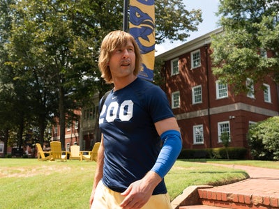 Chad Powers : une série comique avec Glen Powell à voir sur Disney+