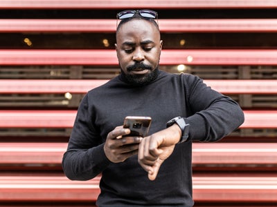 Comment vérifier que mon smartphone va bien changer d'heure automatiquement ?