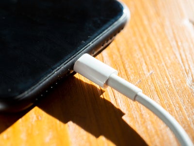 Pourquoi il ne faut pas charger son iPhone la nuit