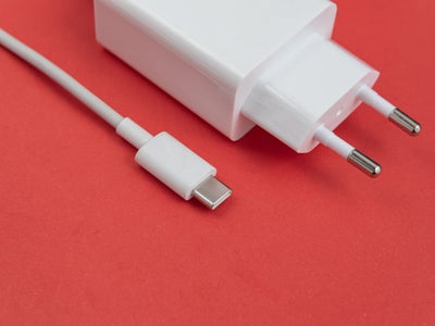 Chargeur : pourquoi faut-il se méfier de certains modèles, et comment choisir le bon ?