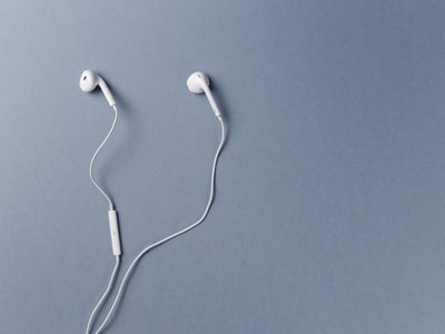 Un Youtubeur transforme ses AirPods en écouteurs filaires USB-C