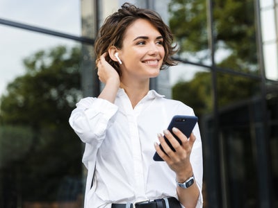Bientôt un smartphone avec rangement pour écouteurs intégré ?